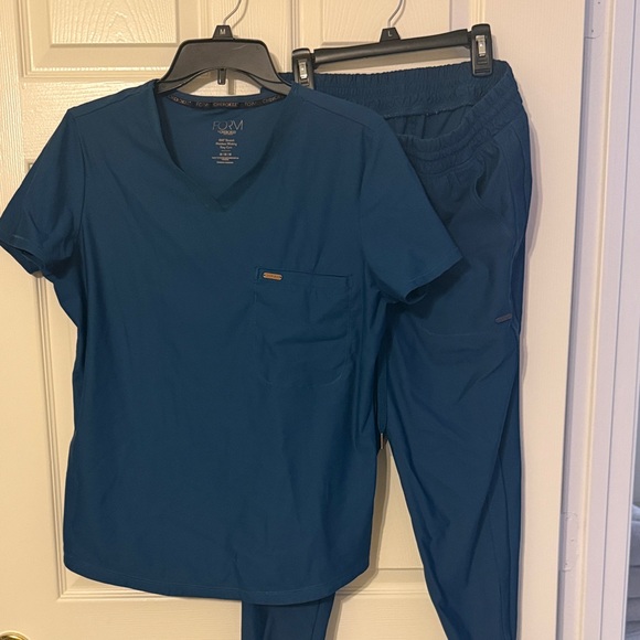 Cherokee Teal V-Neck Scrub Set - Picture 1 of 4